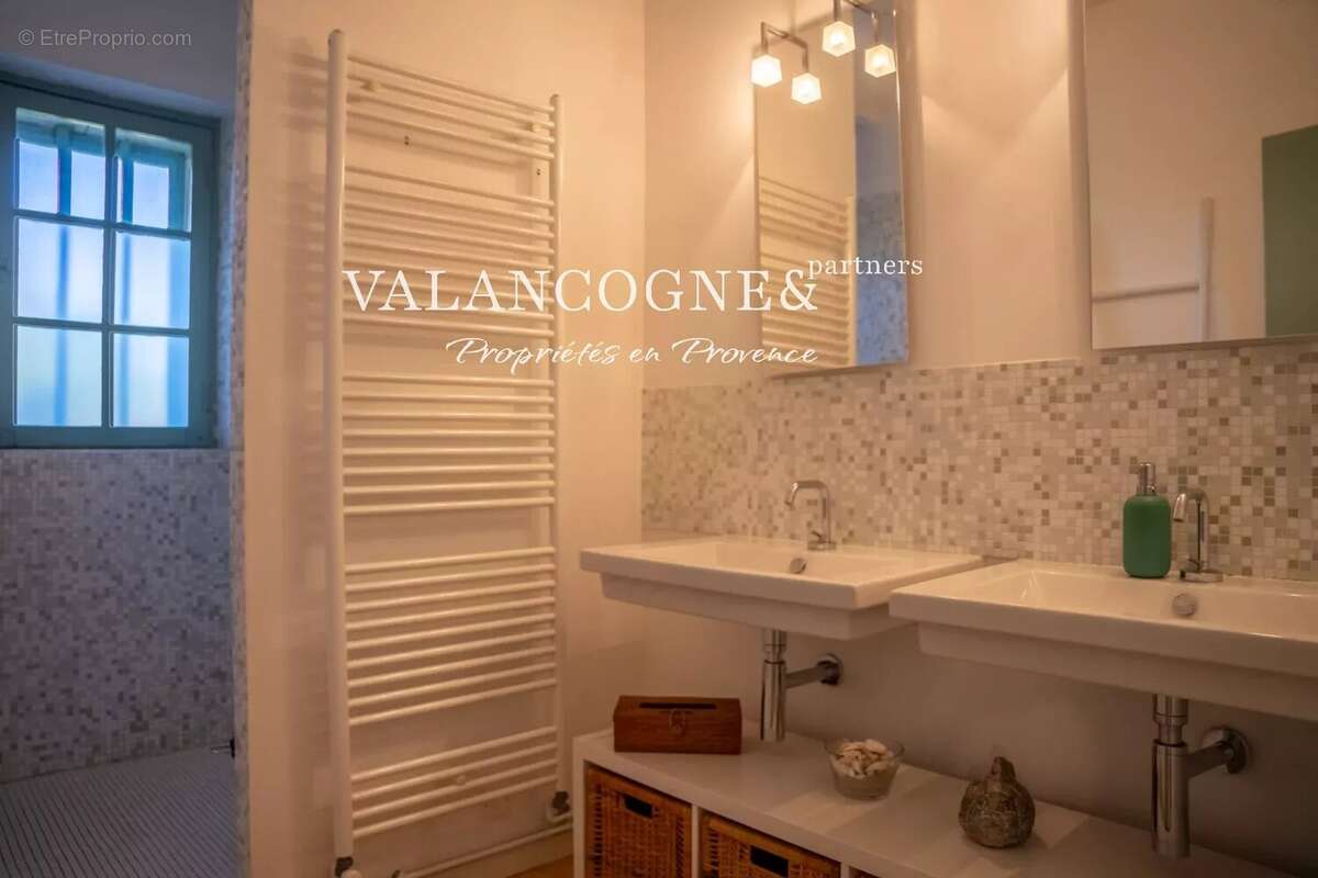 Mas Provençal de Charme avec Piscine et Tennis à Vendre - photo 24
