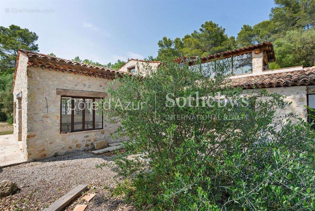 Maison à TOURRETTES