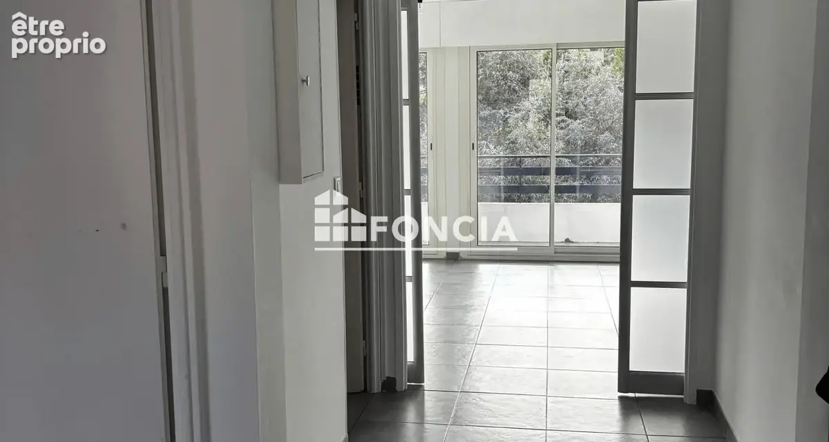 Appartement T2 TRAVERSANT - Centre-ville - photo 1