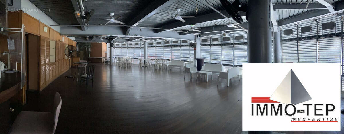 Commerce 700 m² à Le Lamentin  - photo 2