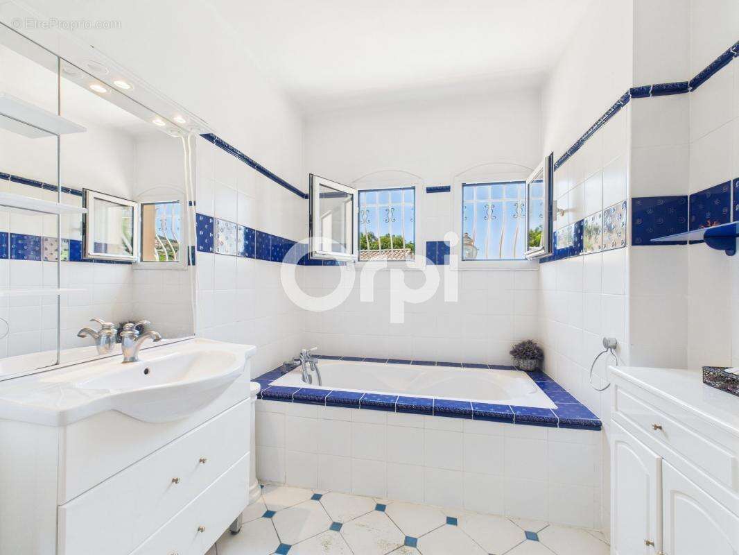 Maison à MANDELIEU-LA-NAPOULE