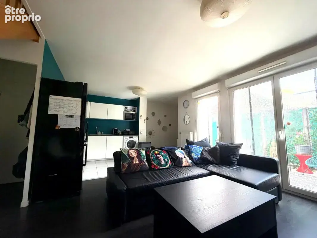 Stains - beau duplex - 3 pieces de 60m² - au 1er et dernier - photo 4