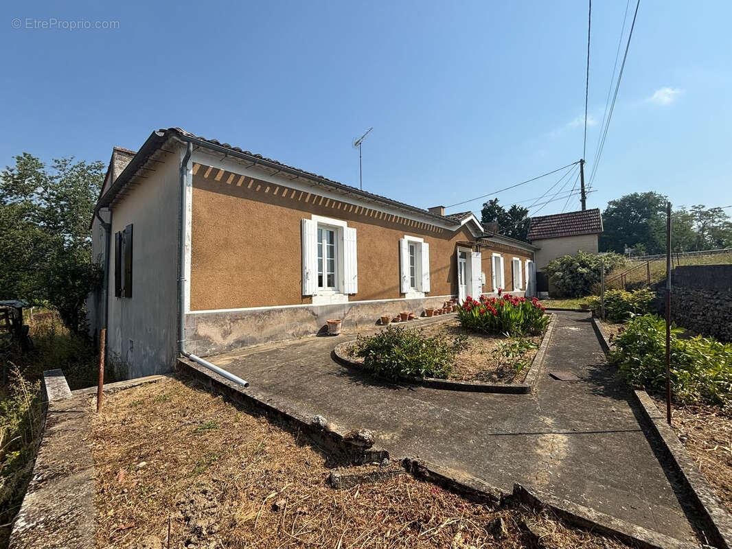 Maison en pierre 141 m2, 4 chambres, dépendances et jardin clos ! - photo 9