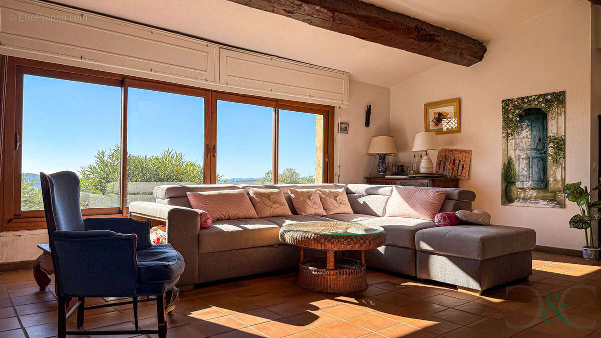 Maison à BORMES-LES-MIMOSAS