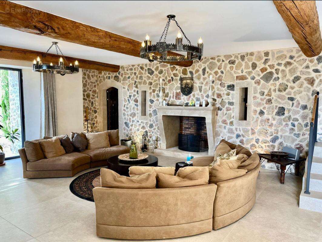 Terrain à TOURRETTES