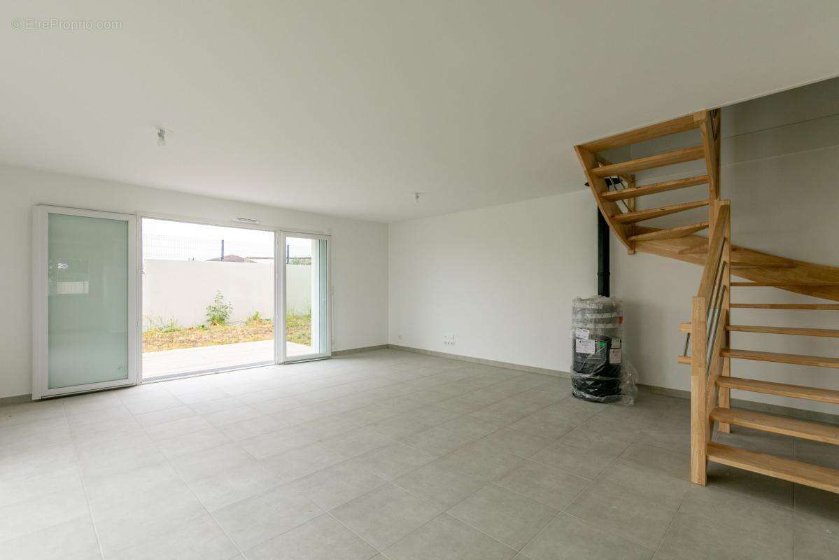 Maison avec jardin et garage - photo 6