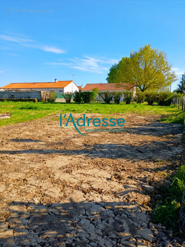 Terrain à GESTE