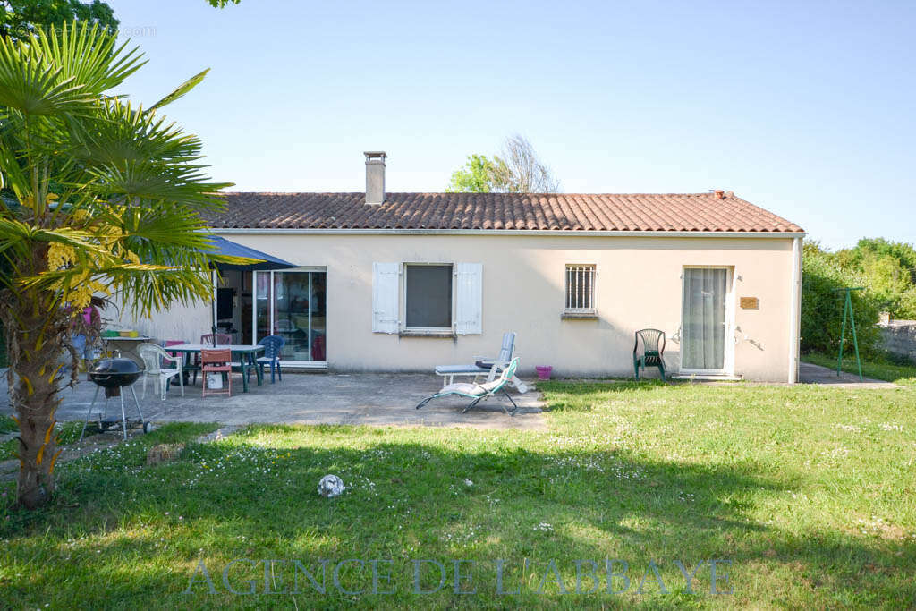Maison à BRIVES-SUR-CHARENTE