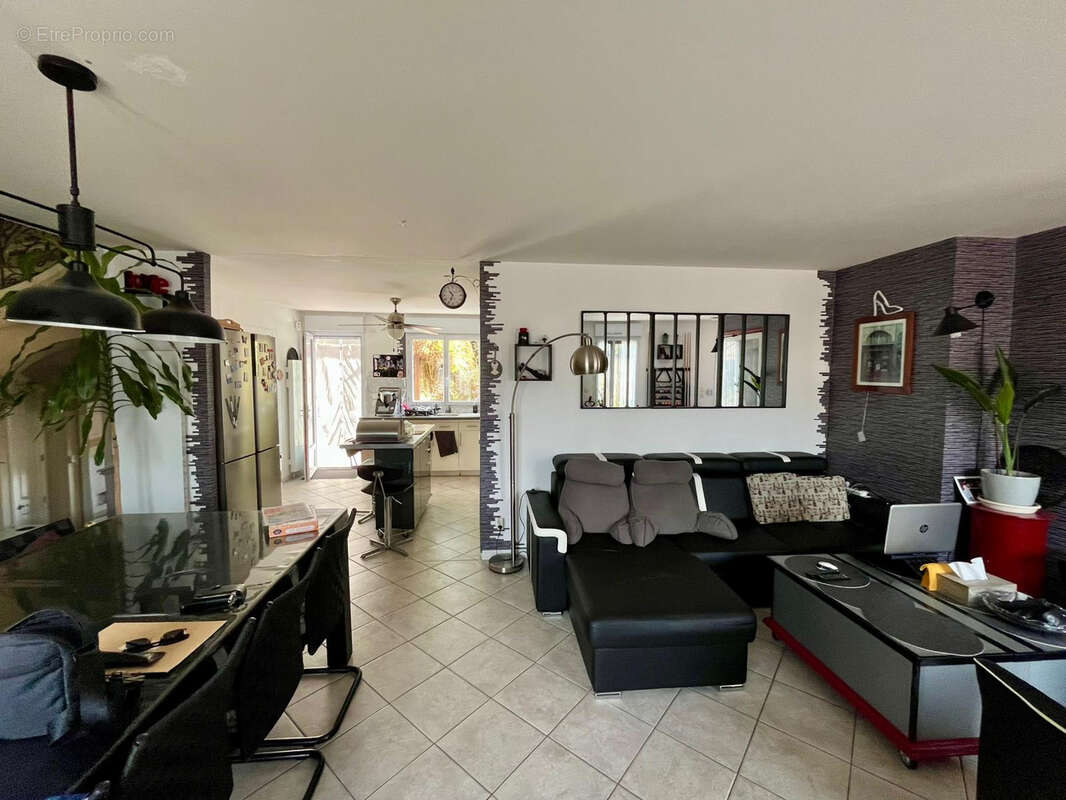 Maison à MONTREUIL-JUIGNE