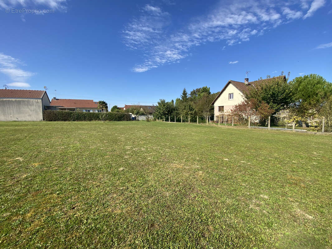 Terrain à THENNELIERES