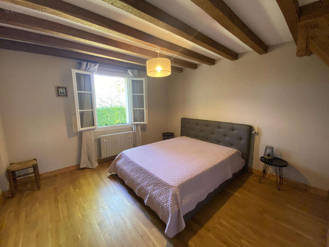 CH2 - Maison à MONTMOREAU-SAINT-CYBARD