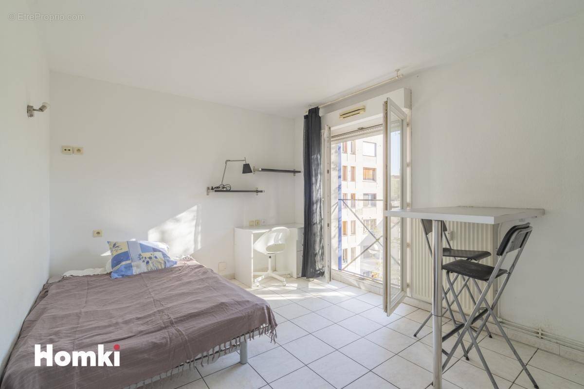 Appartement à MARSEILLE-5E