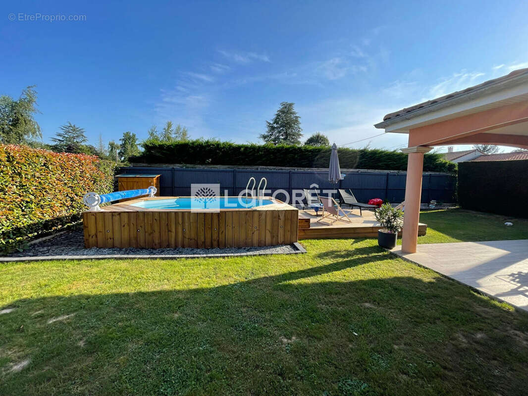 Maison à SAINT-ETIENNE-SUR-CHALARONNE