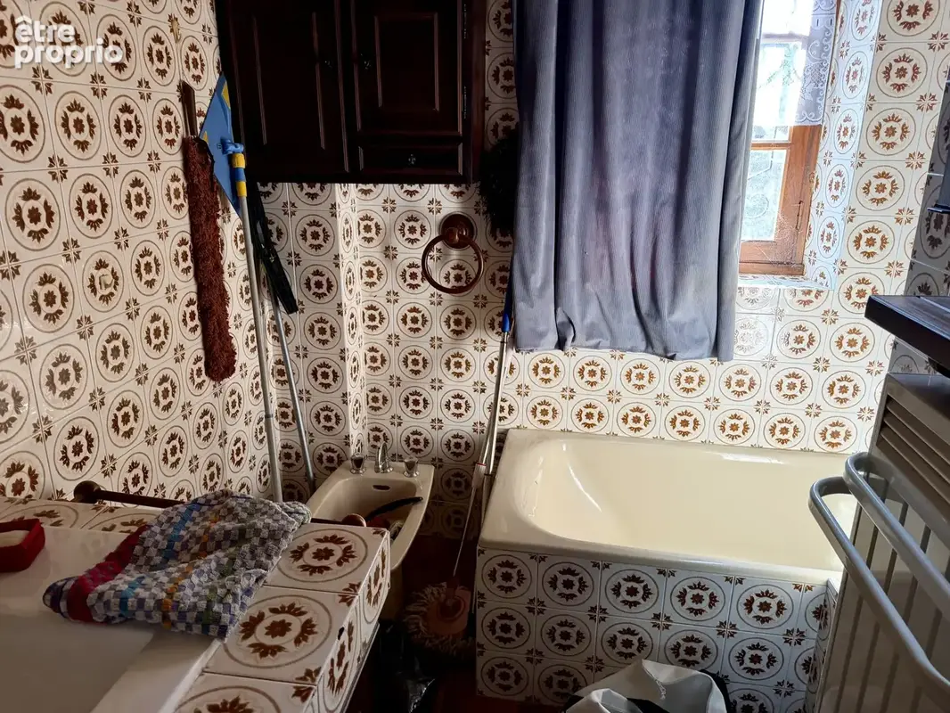 Maison de bourg en pierre avec terrain et dépendances - photo 6