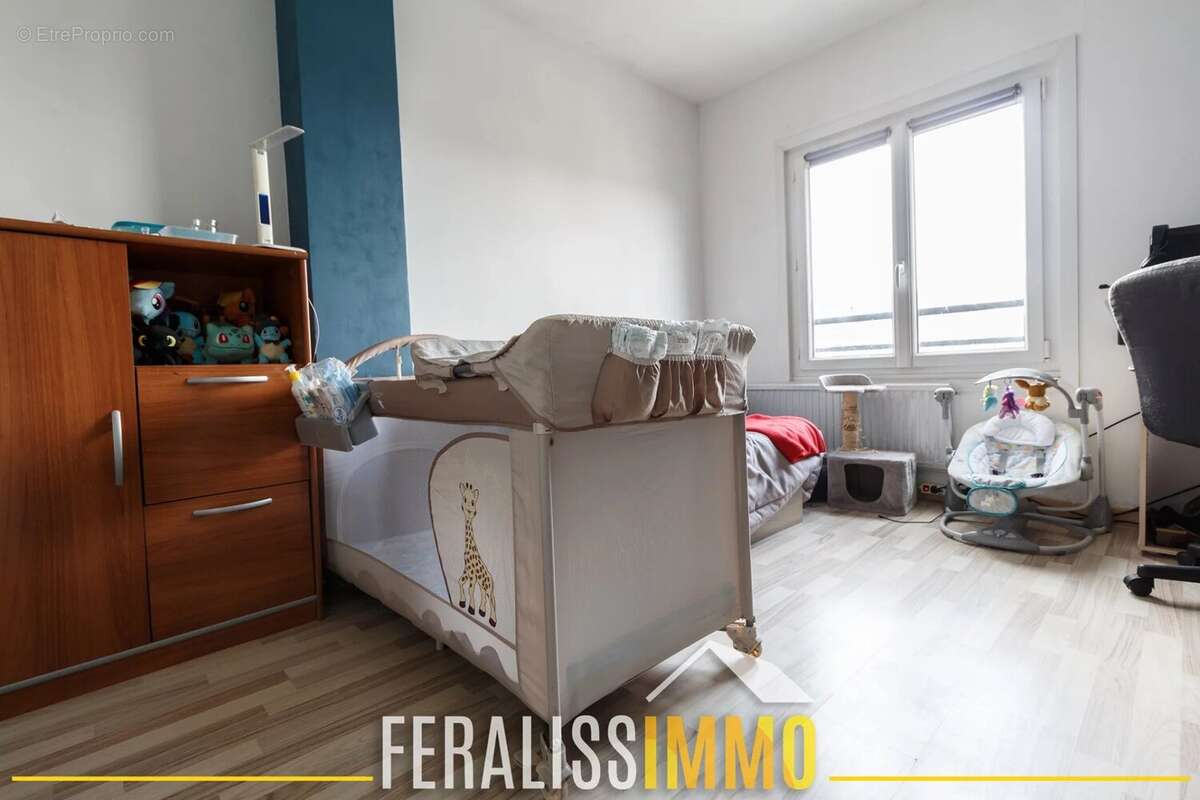 Maison au calme, beaux volumes et véranda plein sud ! - photo 10