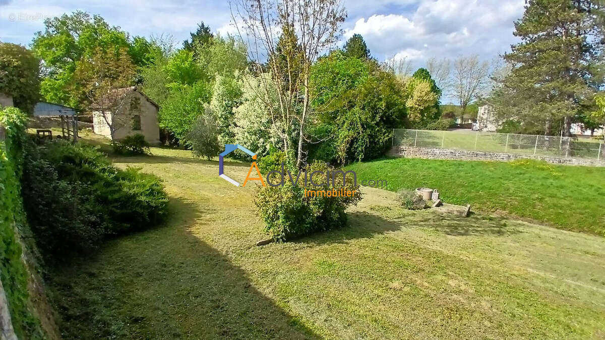 Terrain à CHARENTON-DU-CHER