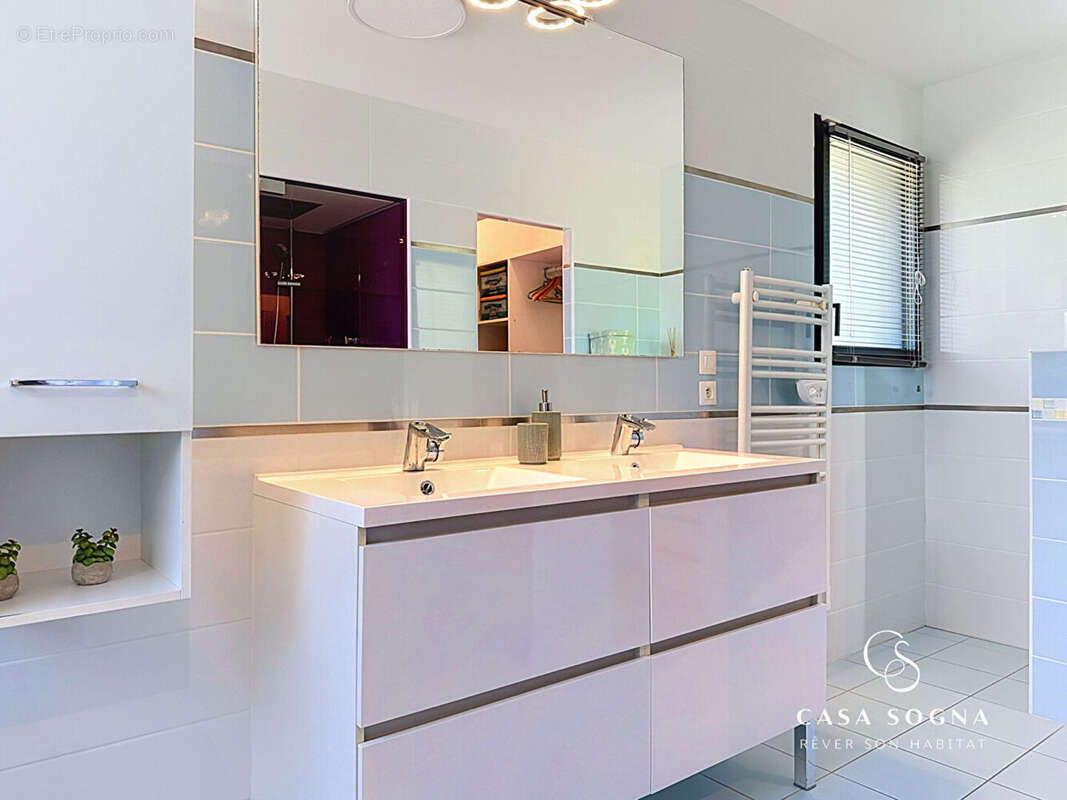 Villa contemporaine - 6 pièces - 131,82 m² - photo 12