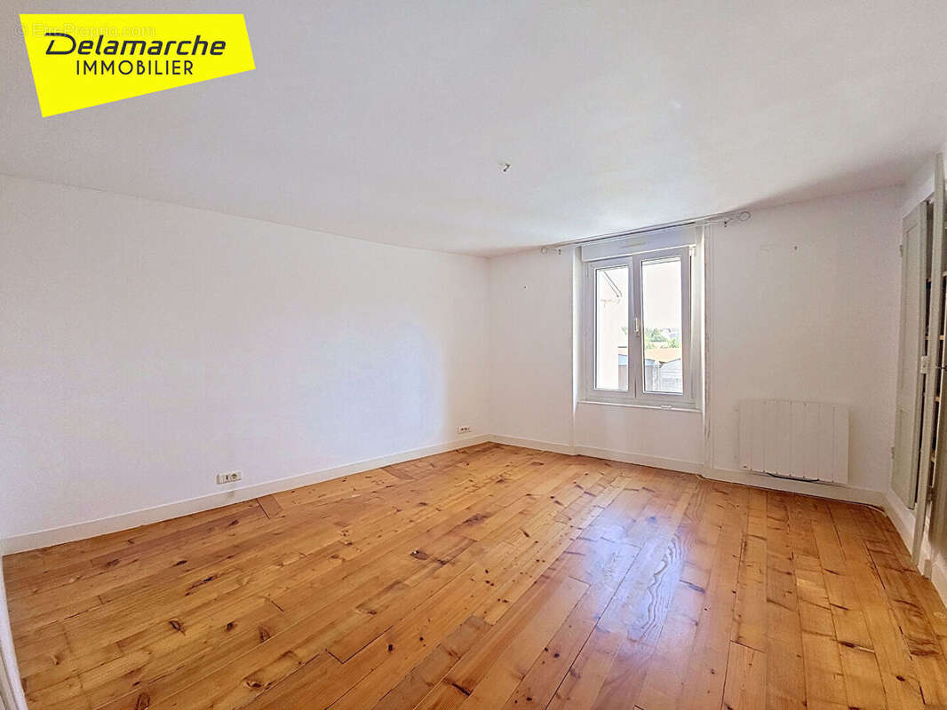 A vendre maison et dépendance bourg de Brehal  3 pièces - photo 8