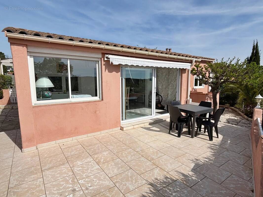 Maison à ROQUEBRUNE-SUR-ARGENS