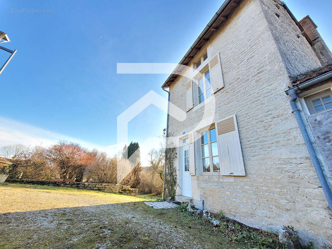 Maison à AUBEPIERRE-SUR-AUBE