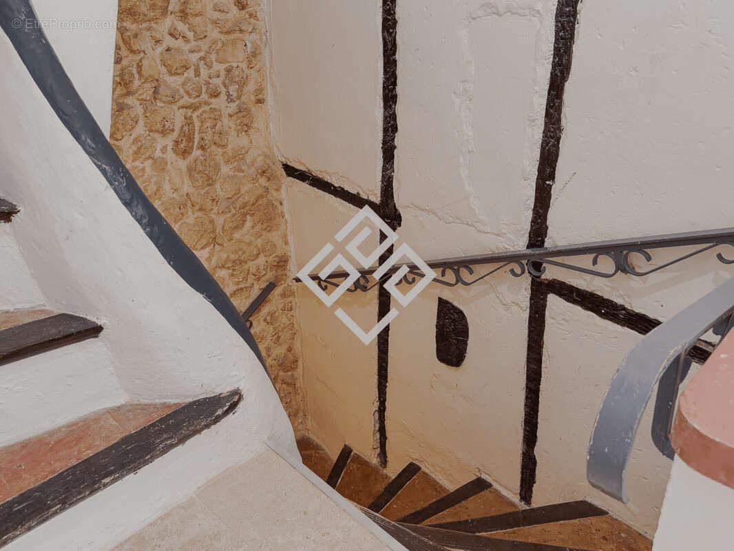 Maison de caractère rénovée avec local indépendant à Leucate - photo 11