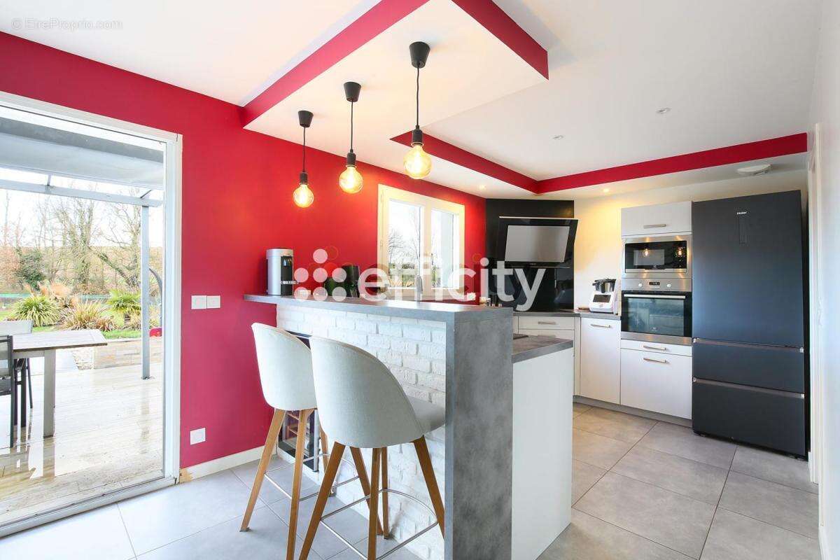 Maison à LAUZERVILLE