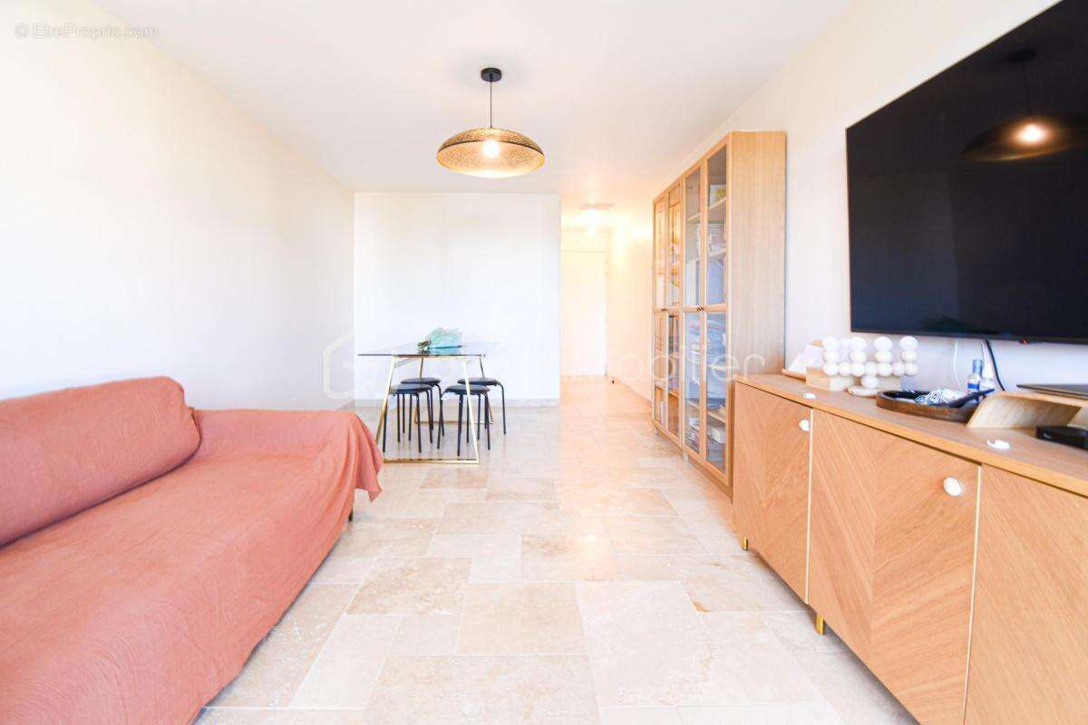A la vente T3 entièrement rénové au 3ème et dernier étage! - photo 8