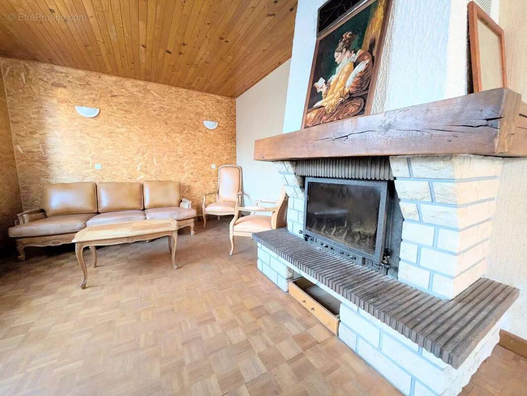 Maison à NEUFCHATEAU