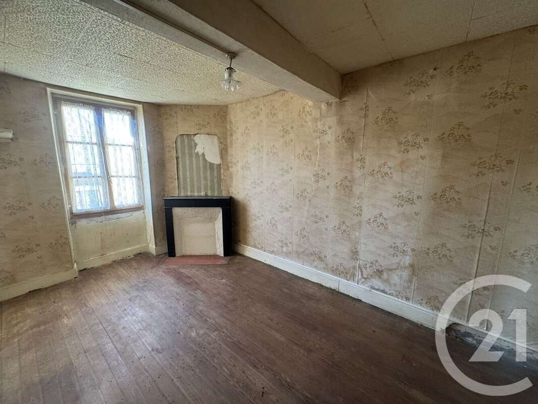 Maison à CHATEL-CENSOIR