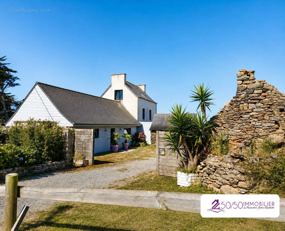 Maison à KERLOUAN