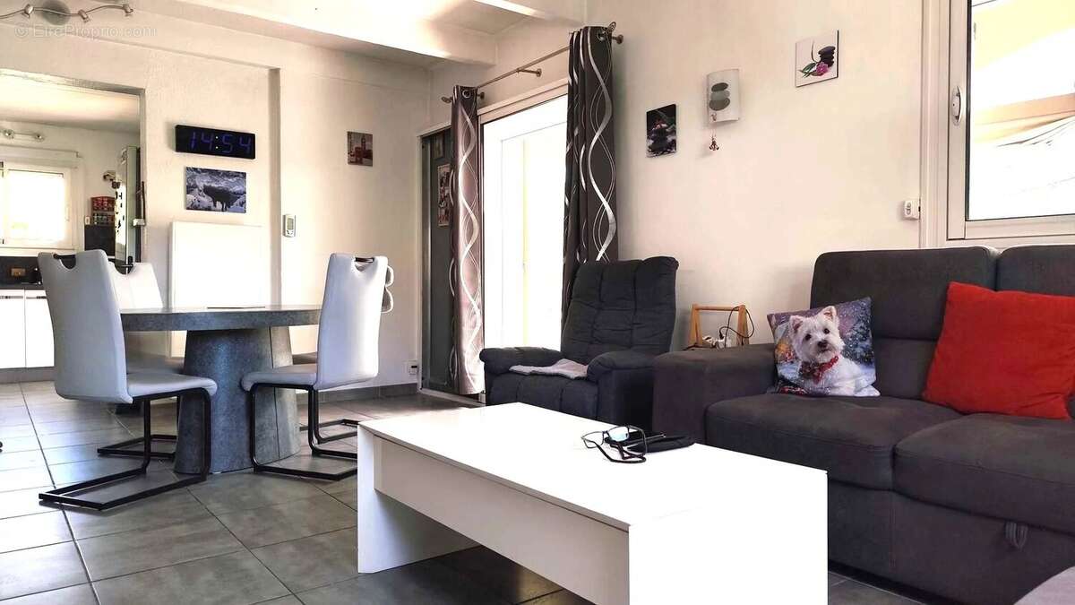 Maison 4 Pièces - Piscine et Garages - photo 7