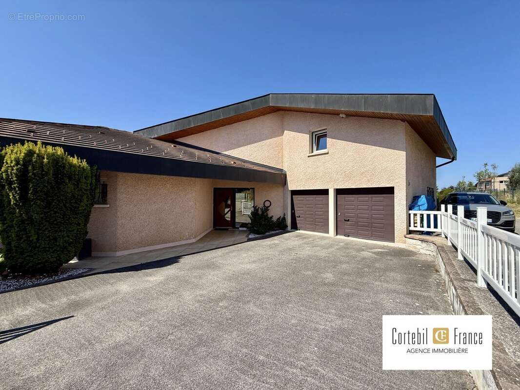 Maison 216 m² à Cruseilles  - photo 9