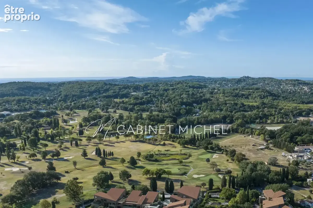 Appartement à CHATEAUNEUF-GRASSE