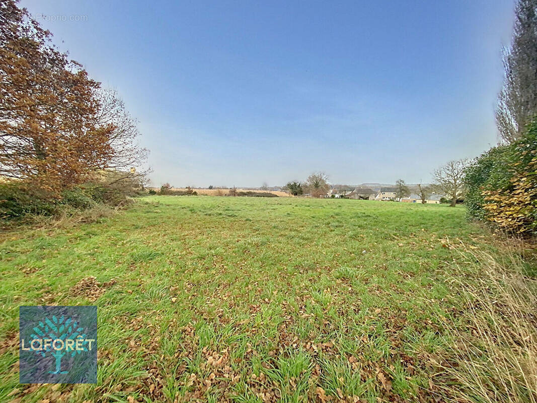 Terrain à COMBOURTILLE