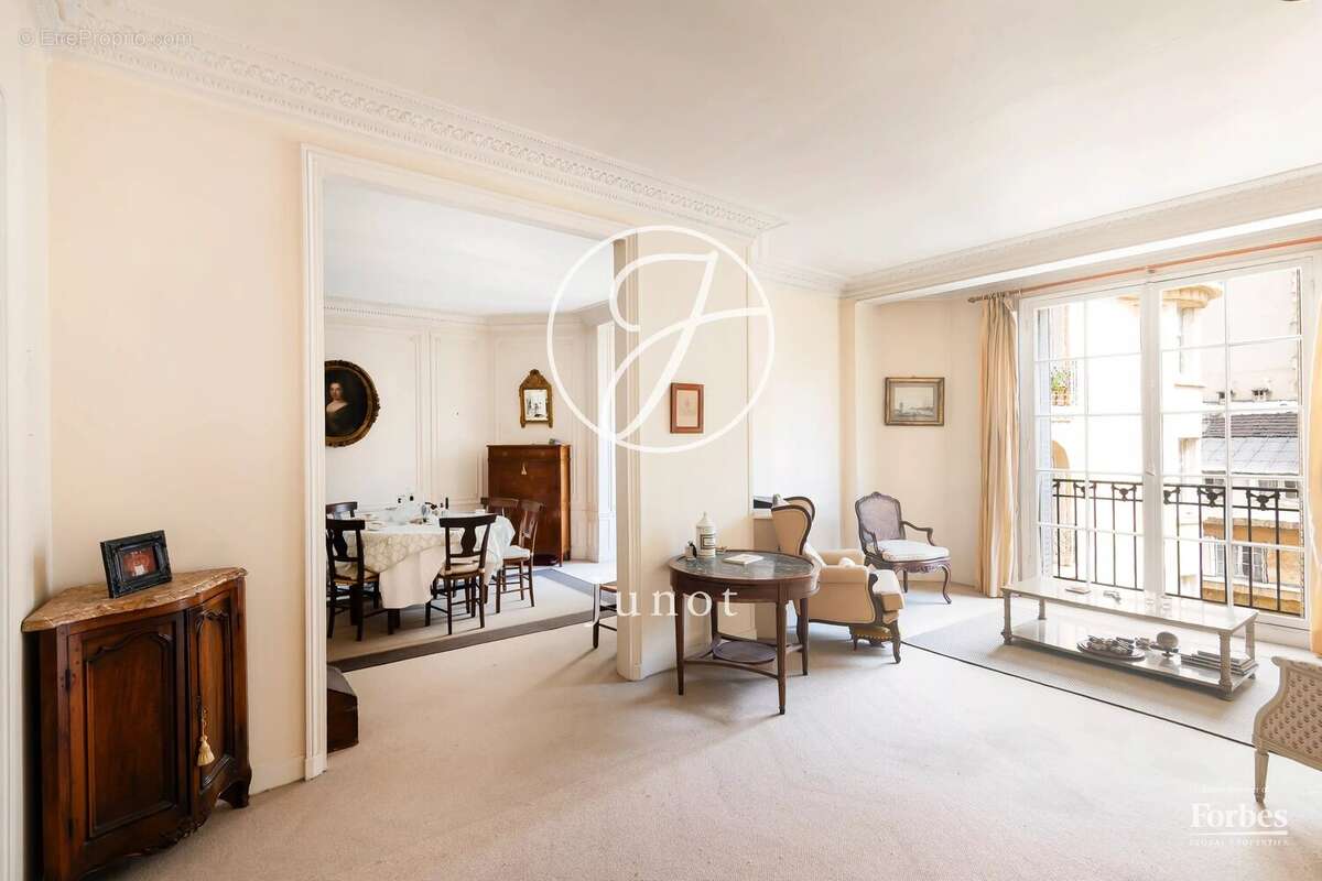 Appartement à PARIS-16E