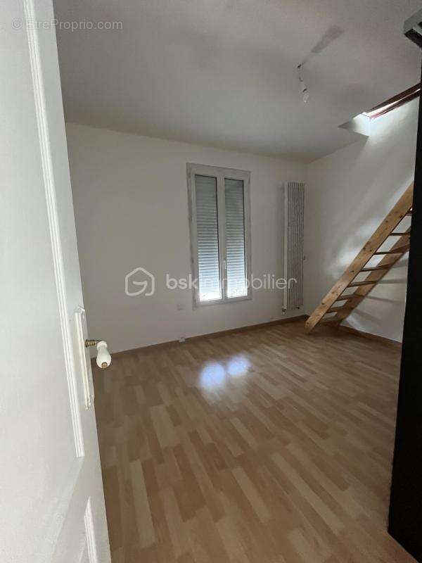 Nanterre — maison 4 chambres + dépendance 36m²  fort potentiel investisseur - photo 12