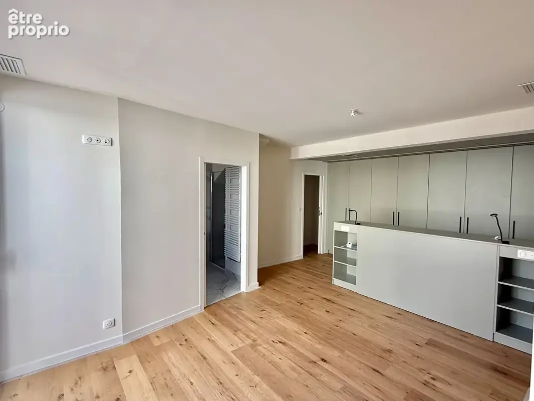 VICHY / Maison de ville type loft neuf de près de 200 m², prestations haut de gamme ! - photo 5