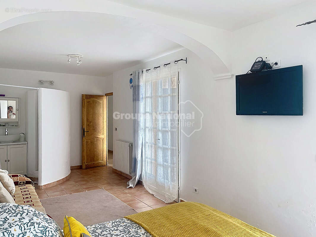 Châteauneuf-du-Pape  : Maison de 5 pièces (143 m²) avec terrasse de 240 m² et vue dégagée - photo 6