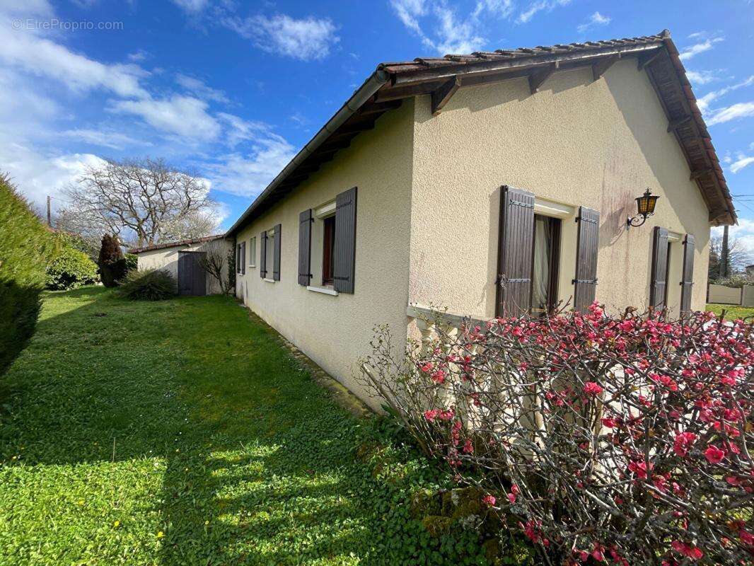Maison à LA TOUR-BLANCHE
