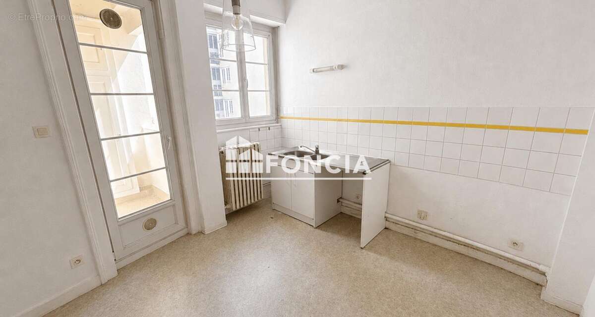 Appartement T3 de caractère à fort potentiel - Charme de l’ancien, beaux volumes - photo 5