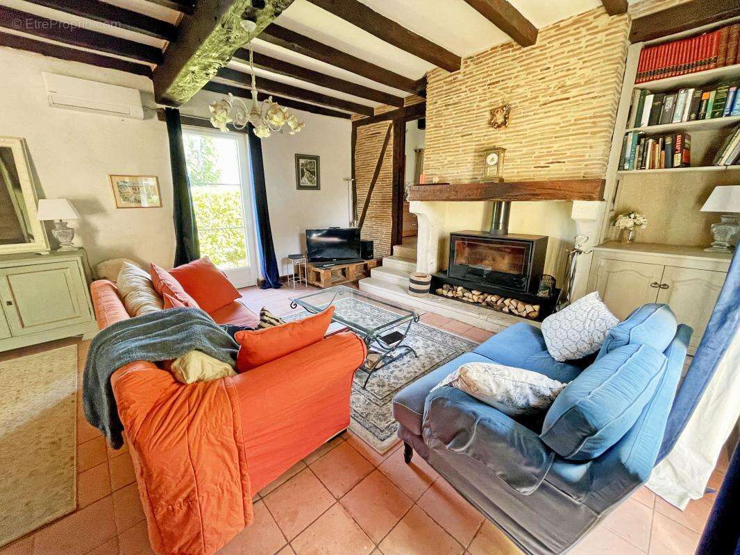 Maison à COURS-DE-PILE