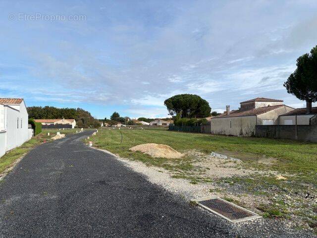 Terrain à VAUX-SUR-MER