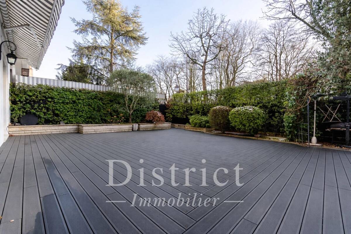 Appartement à NEUILLY-SUR-SEINE