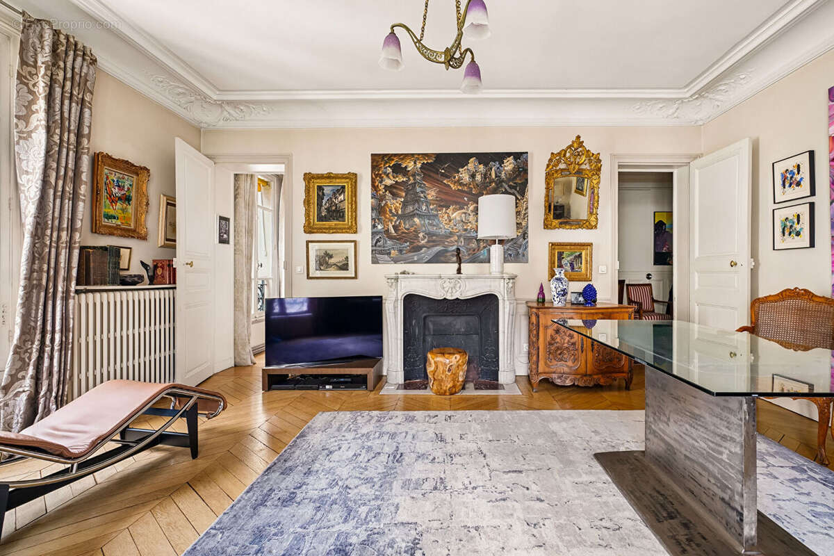 Appartement à PARIS-17E