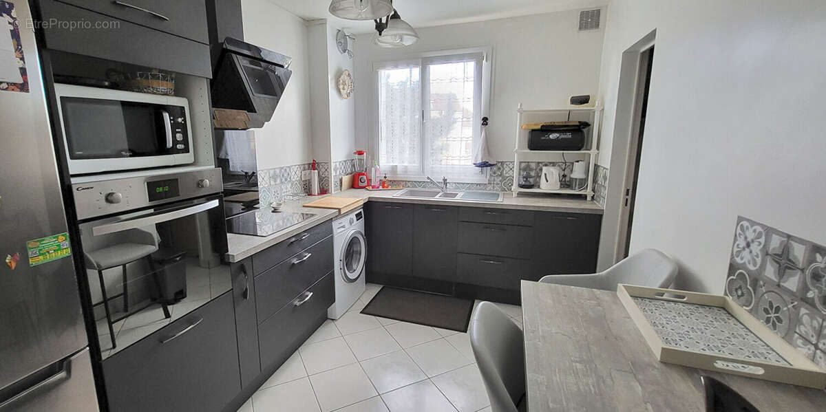 Appartement à LES CLAYES-SOUS-BOIS