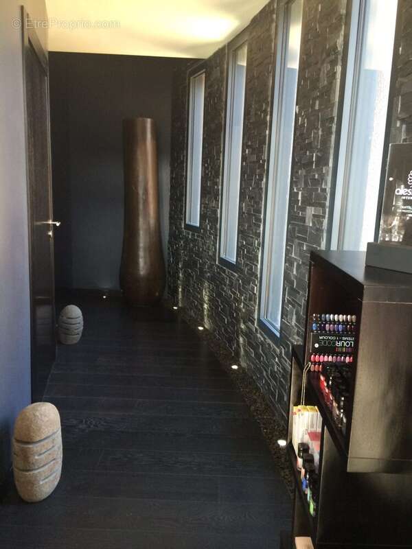 Commerce à SAINT-GENIS-POUILLY