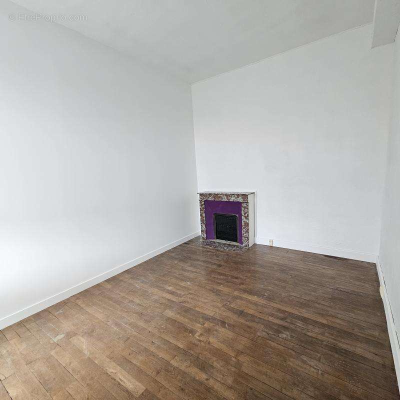 Maison à CHAMPAGNE-LES-MARAIS