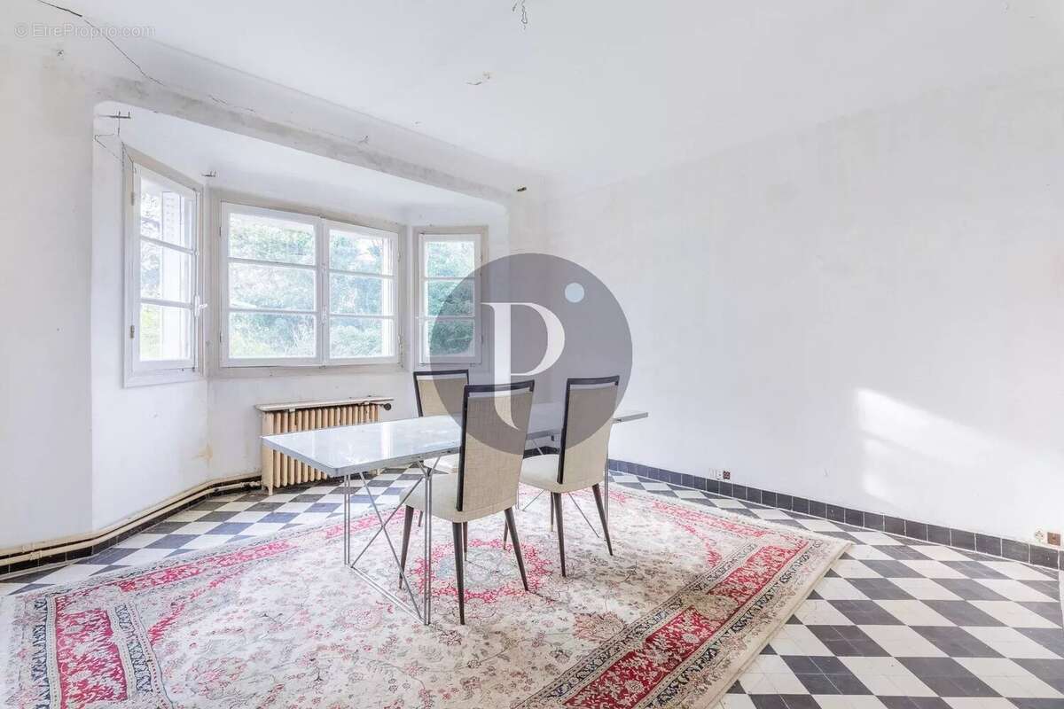 Maison à VERRIERES-LE-BUISSON