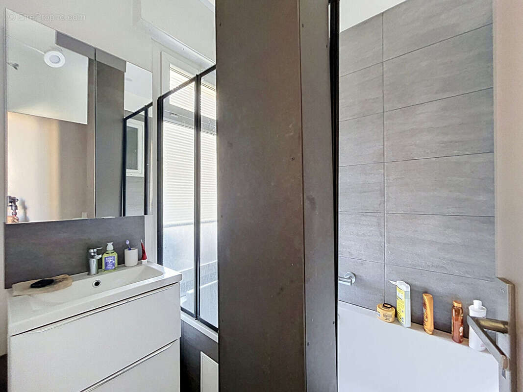 Appartement à MARSEILLE-4E