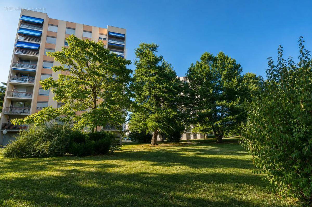 Appartement à SAINT-GENIS-LAVAL